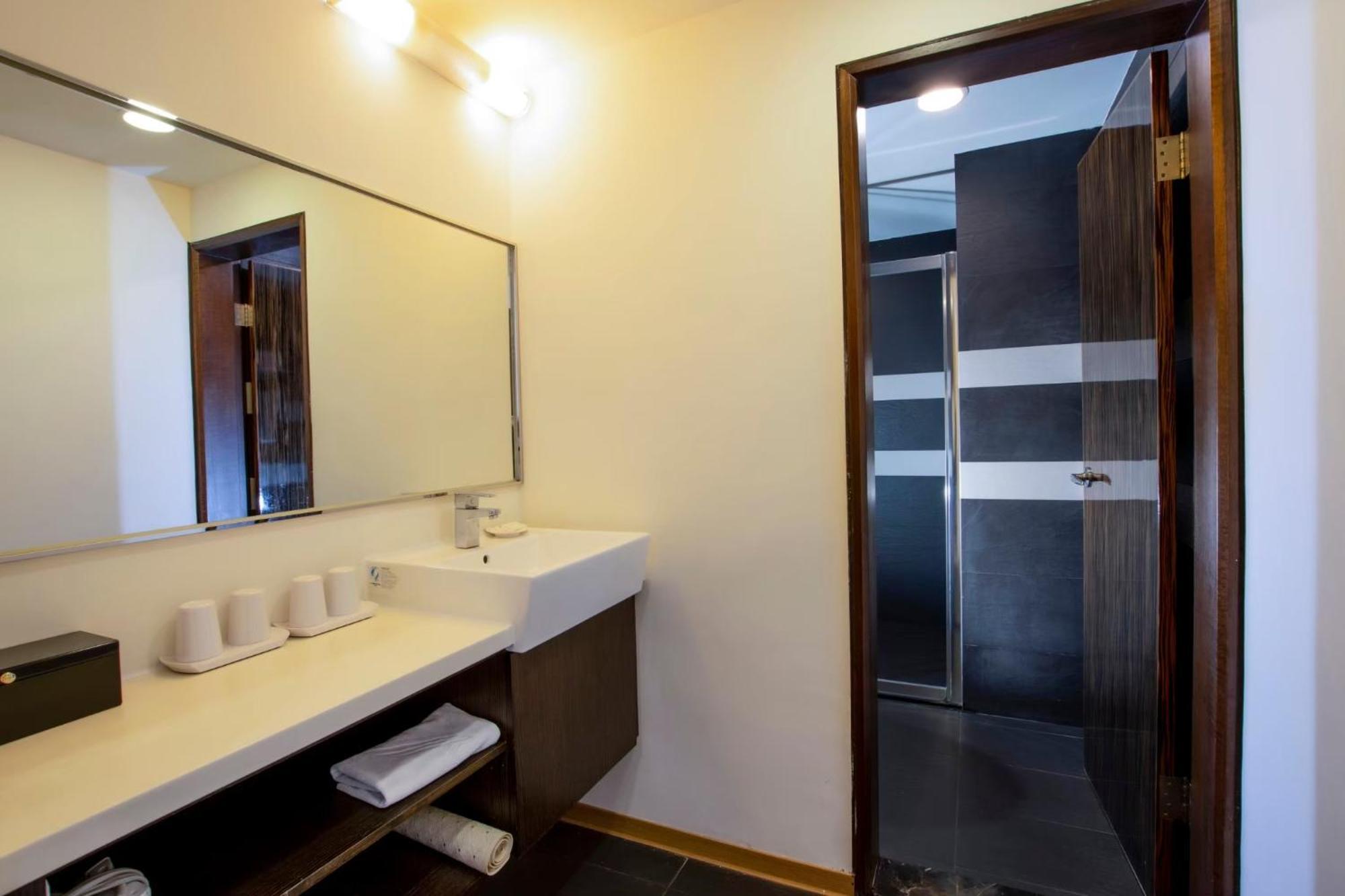 Lealea Garden Hotels - Moon Lake Yuchi Exterior photo